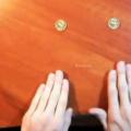 Hur man gör tricks med levitation av ett mynt Tricks med en myntutbildning för nybörjare