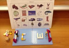 فهرس البطاقات التعليمية باستخدام ألعاب تعليمية منشئة مع Legos في المجموعة الوسطى